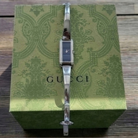 Gucci Bangle Braclet Watch GUCCI 1500 Series Watch - Picture 3 of 5